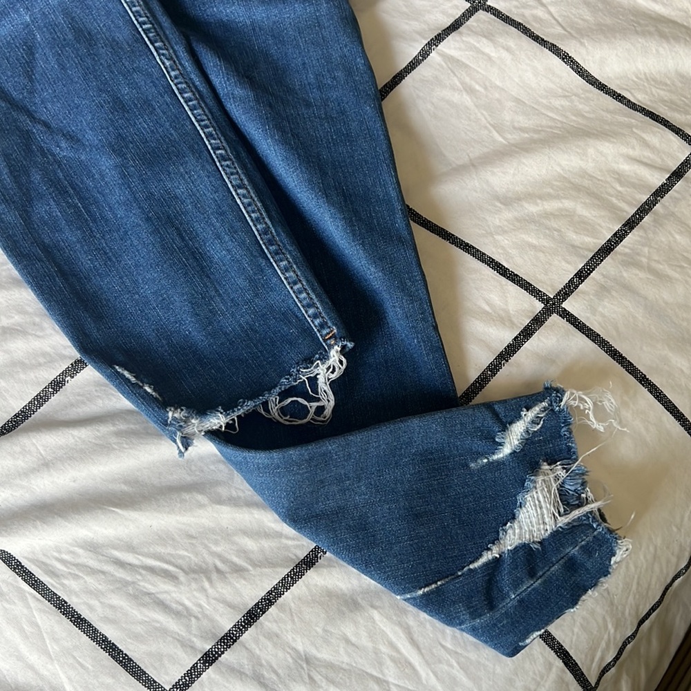 FREE PEOPLE RIPPED JEANS - Picture 5 of 6